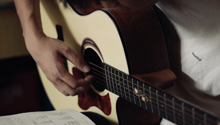 Acoustic guitar beginner level